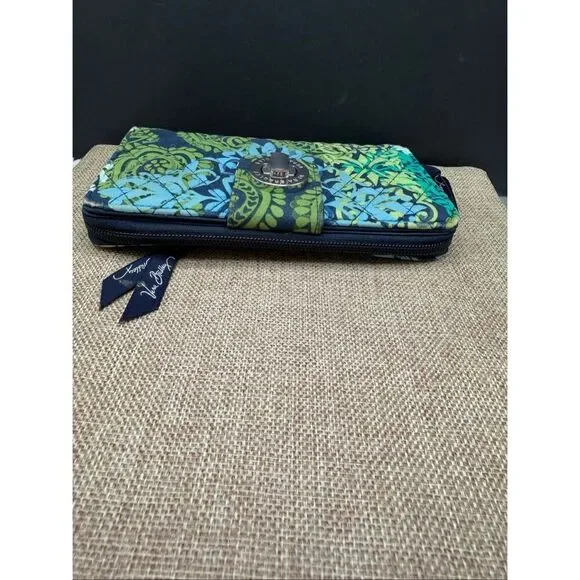 Vera Bradley Turn Key and Zip around Wallet Caribbean Sea Design - Picture 3 of 9